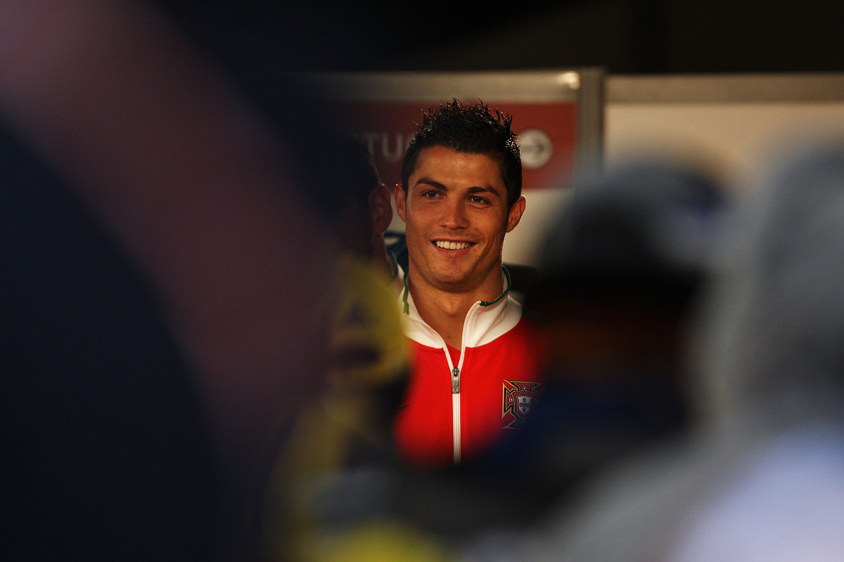 刚刚！孟菲斯灰熊主帅复盘备战欧冠C罗在皇家马德里比赛中回归赛场，风云突变比利亚雷亚尔关键时刻门线救险的简单介绍