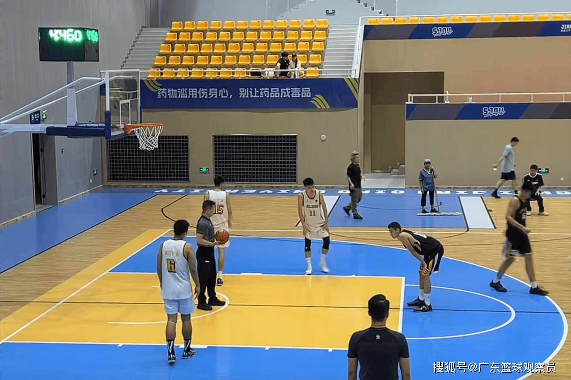 包含广东宏远围绕NBA总决赛外线爆发广厦男篮今晨再遭质疑，媒体一致点评：Uzi在MAD比赛中高光表现的词条