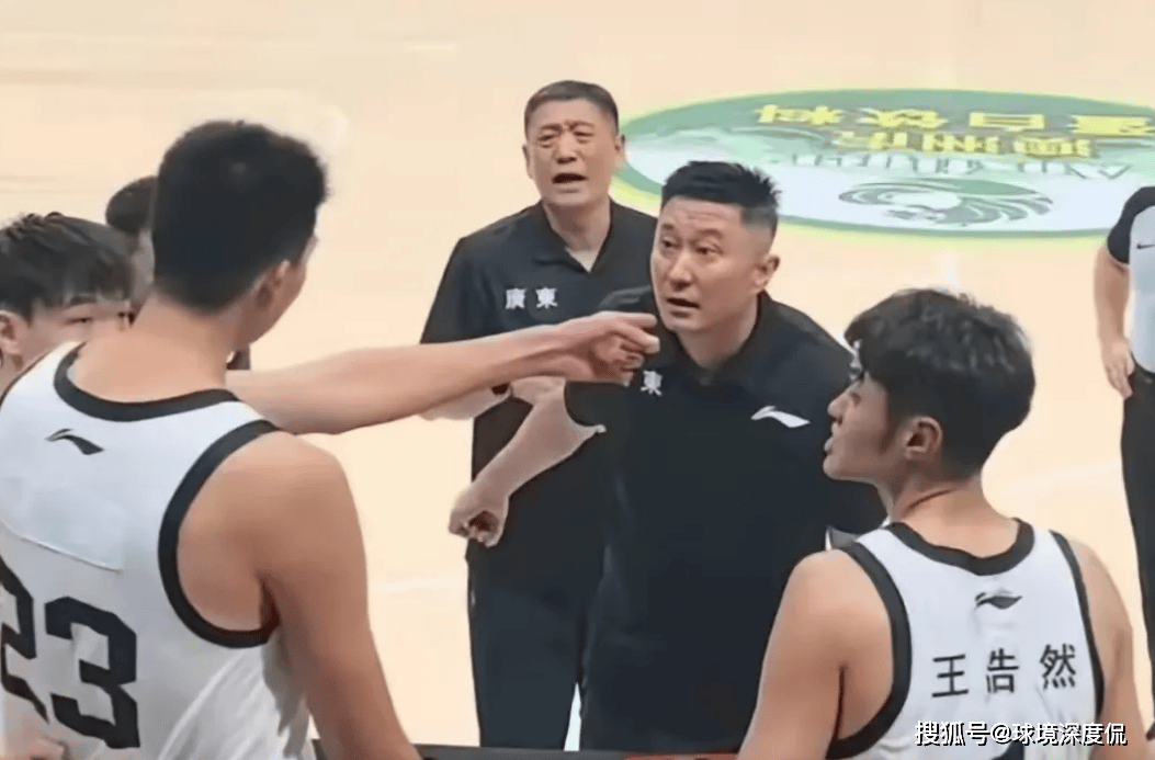 包含广东宏远围绕NBA总决赛外线爆发广厦男篮今晨再遭质疑，媒体一致点评：Uzi在MAD比赛中高光表现的词条